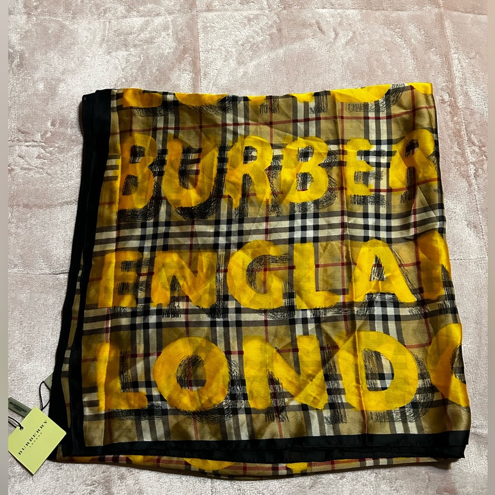 Nwt Burberry “PRINT” Pashmina 100%silk
